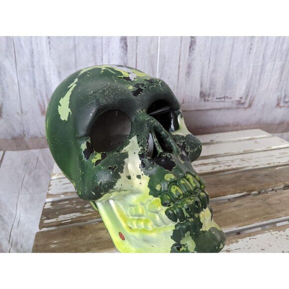 take one strobe skull Halloween decor prop - Picture 8 of 8